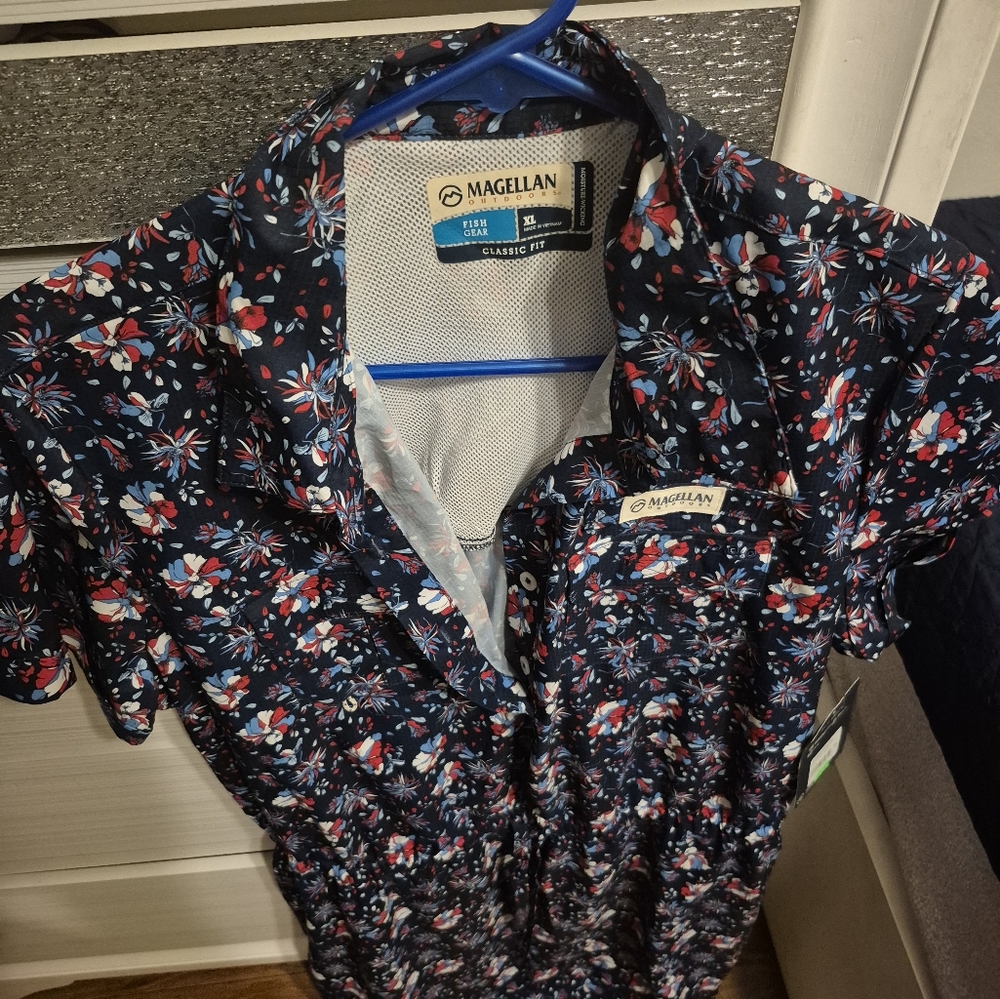 Magellan Outdoors Woman Navy Floral Button Down Shirt